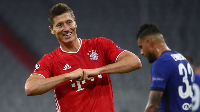 Robert Lewandowski slaví gól v odvetném osmifinále Ligy mistrů Bayern - Chelsea