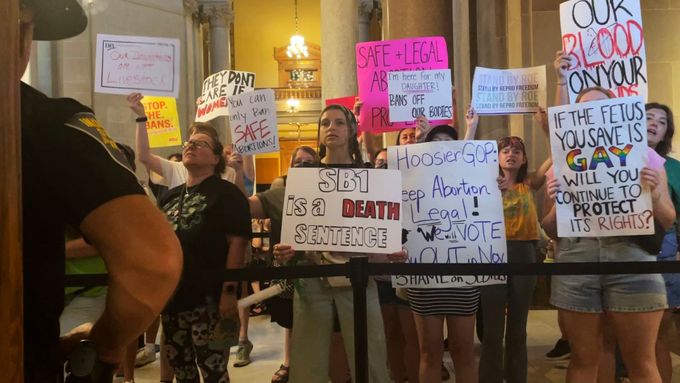 Demonstrace aktiviístů proti potratům před Kapitolem v Indianapolisu