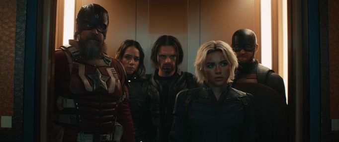 David Harbour, Hannah John-Kamenová, Sebastian Stan, Florence Pughová a Wyatt Russell ve snímku Thunderbolts*.