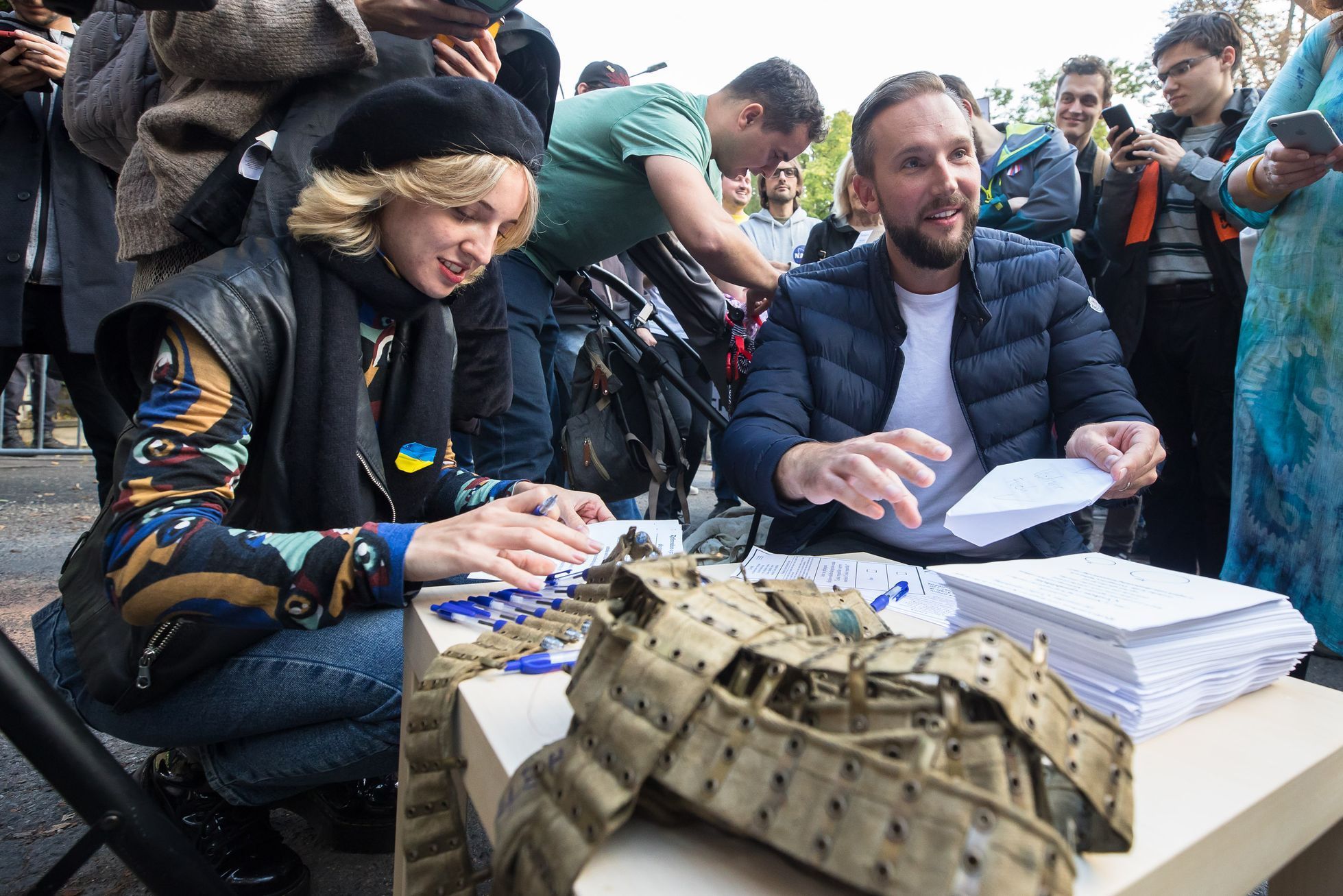 Královec, referendum o připojení, satirická akce před ruskou ambasádou