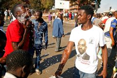 Prezidentské volby v Zimbabwe vyhrála úřadující hlava státu