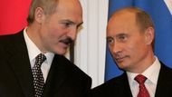PETROHRAD (Rusko) - Běloruský prezident Alexandr Lukašenko hovoří s ruským prezidentem Vladimírem Putinem během setkání v Petrohradu na kterém opět hovořili o vytvoření politické a ekonomické unie mezi těmito dvěma bývalými sovětskými státy.
