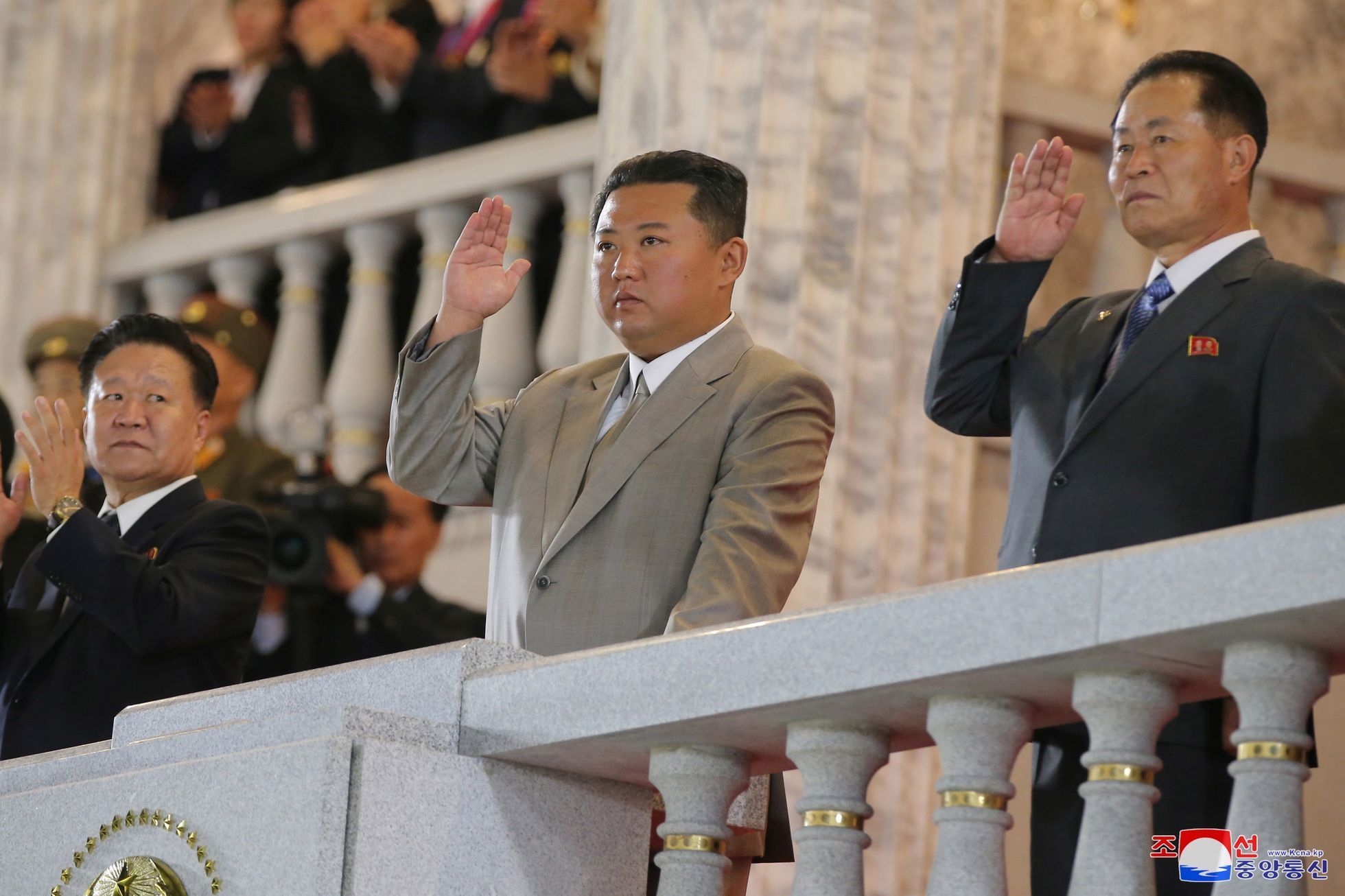 Z tlustého diktátora štíhlý švihák. Proměna Kim Čong-una zaráží svět.
