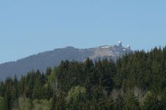 Teploty na Šumavě v pátek vystoupaly k 20 stupňům Celsia, způsobila to inverze