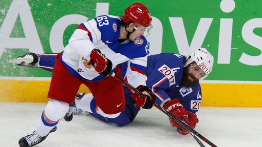 Russia's Yevgeni Dadonov (L) battles for the puck with France's Antonin Manavian (R) during the first period of their men's ice hockey World Championship quarter-final ga