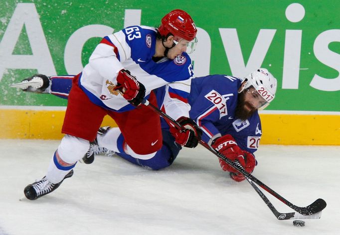 Russia's Yevgeni Dadonov (L) battles for the puck with France's Antonin Manavian (R) during the first period of their men's ice hockey World Championship quarter-final ga