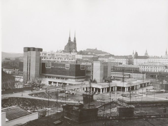 Obchodní dům PRIOR, Dornych, 1985