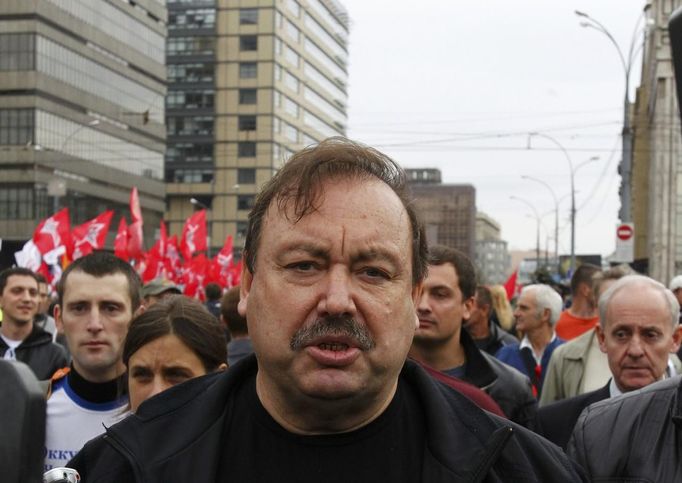 Opoziční lídr Gennadij Gudkov během protestů v Moskvě, 15. září 2012