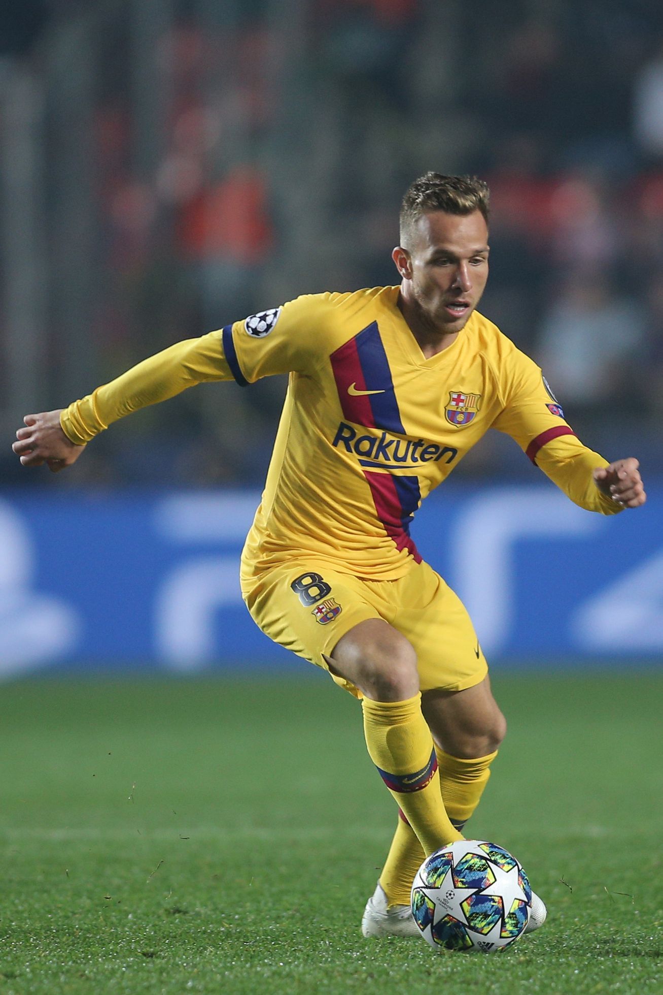 Arthur v zápase LM Slavia - Barcelona
