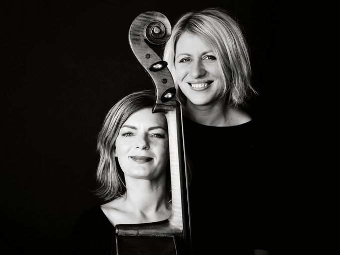 Hudební duo Tara Fuki - Andrea Konstankiewicz a Dorota Barová.