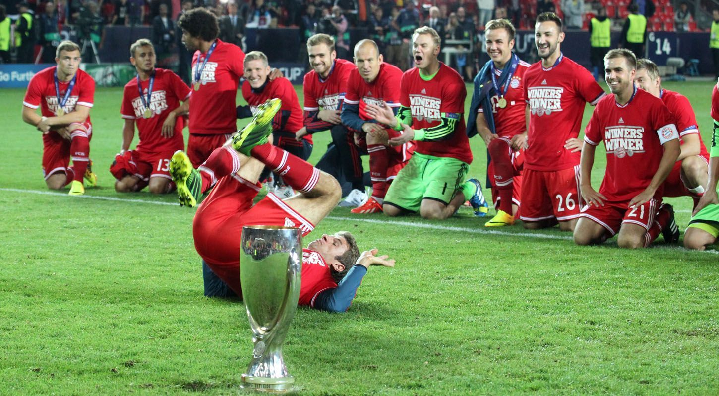 Thomas Müller slaví zisk Superpoháru