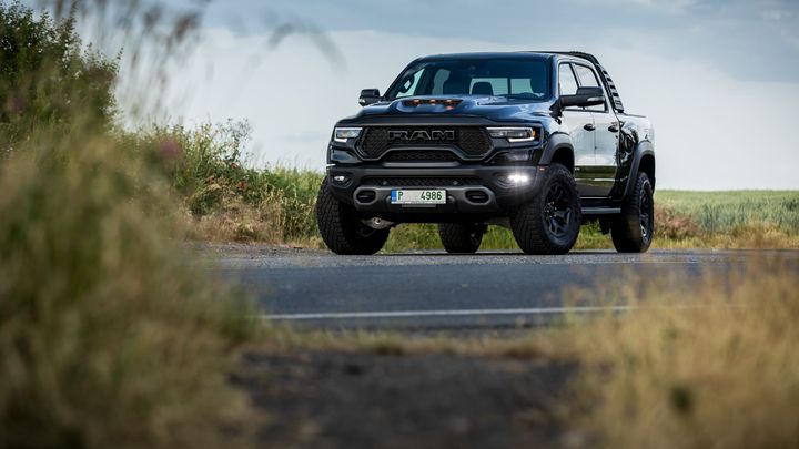 Automobilový tyranosaurus dorazil do Čech. RAM 1500 TRX je nejsilnější pick-up světa; Zdroj foto: Tucar