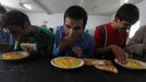 Blind students eat their meals at the Kabul Blind School September 2, 2012. The Kabul Blind School was established in 1977 and has more than 187 students. It is the only school for the blind in Afghanistan. Picture taken on September 2, 2012. REUTERS/Omar Sobhani (AFGHANISTAN - Tags: SOCIETY EDUCATION HEALTH) Published: Zář. 6, 2012, 7:25 dop.