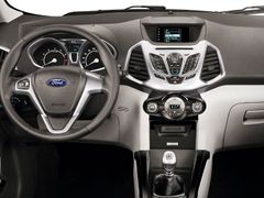 Interiér je evolucí designu dalších současných fordů