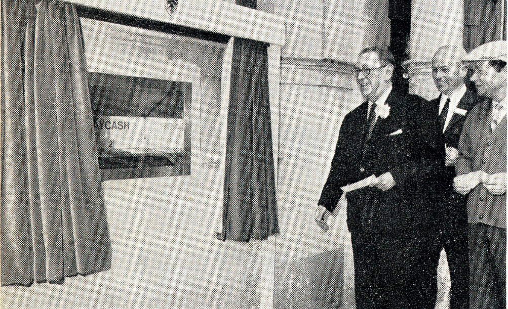 První bankomat na světě