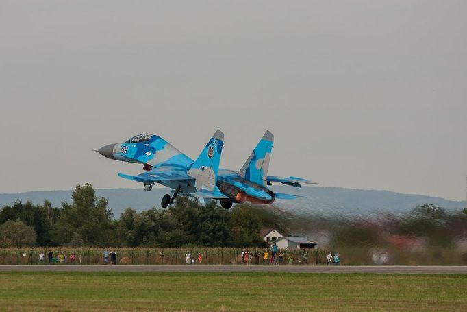 Ukrajinské Su - 27 opouští startovací dráhu