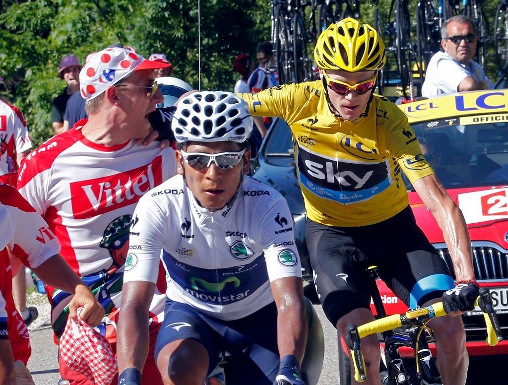 20. etapa Tour de France 2013 (Chris Froome strká do fanouška, před nimi Quintana)