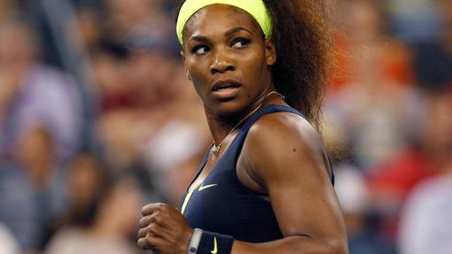 Největší favoritka turnaje a loňská finalistka Serena Williamsová vstoupila do turnaje jasnou výhrou nad americkou krajankou Vandewegheovou.