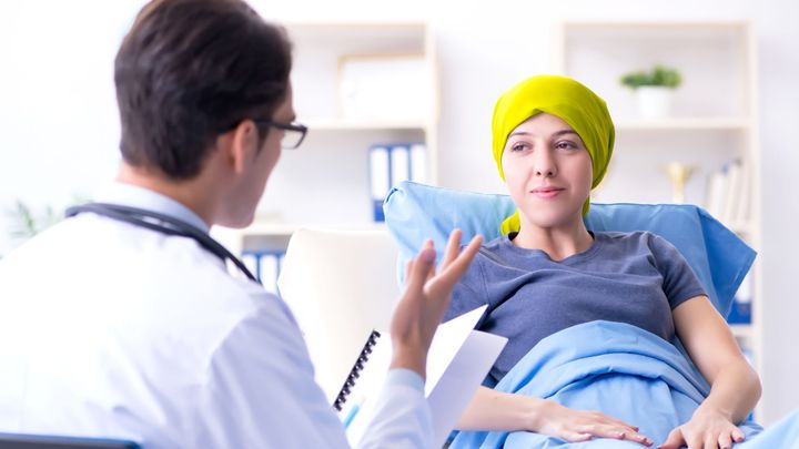 Duškův výrok o rakovině je bezcitný. Také ale signál k osvětě o medicíně, říká expert