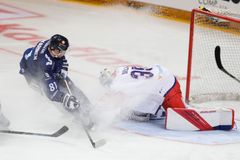 Hokejisté prošli karanténou a poprvé si na MS zatrénovali. Led byl lepší než v Praze