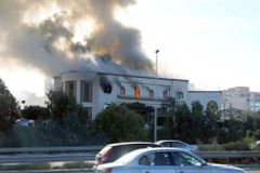 Ozbrojenci zaútočili na sídlo ministerstva zahraničí Libye. Tři lidé zemřeli
