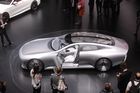 Mercedes-Benz IAA je koncept plug-in hybridu, který má extrémně nízký koeficient aerodynamického odporu. Výkon soustrojí dosahuje 279 koní, maximální rychlost vozu činí 250 kilometrů v hodině. Přímo tento vůz se do výroby zřejmě nedostane, zhmotňuje ale představy značky o budoucím designu i technice značky.