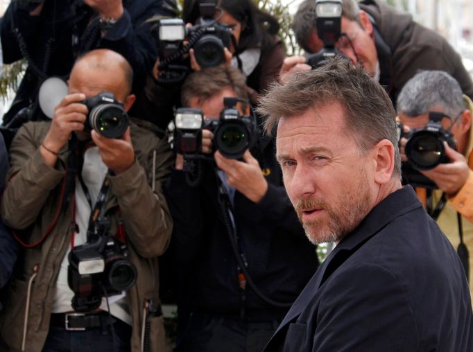 Britský herec Tim Roth zasedne na filmovém festivalu v Cannes v čele poroty, která bude vybírat vítěze z dvaceti filmů. Porota Un Certain Regard uděluje ceny za originalitu, odlišnost nebo zajímavý estetický styl.