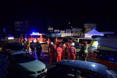 Auto vjelo v Itálii do skupiny turistů, šest lidí zemřelo