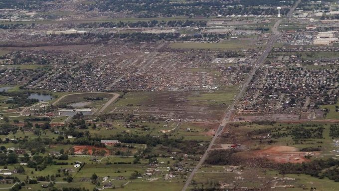 Foto: Oklahoma, den poté. Tornádo bylo silnější než atomová bomba
