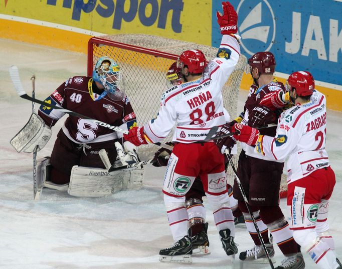 Hokej, extraliga, Sparta - Třinec: Erik Hrňa dááv gól