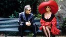 Marcello Mastroianni a Sophia Loren ve filmu Pret-a-Porter.