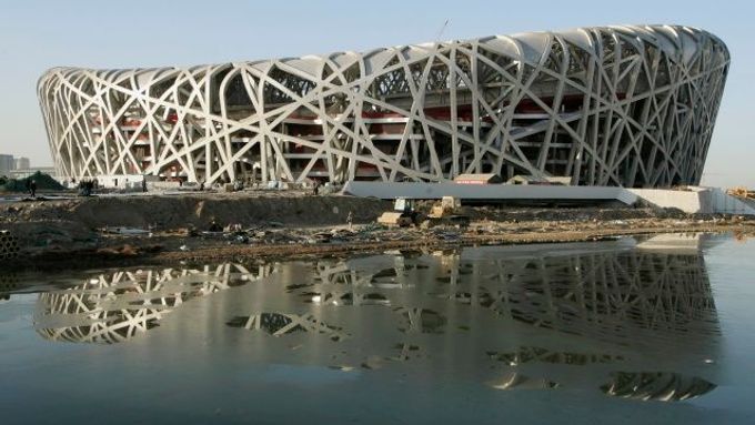 Olympijský stadión v Pekingu, nazvaný Ptačí hnízdo.