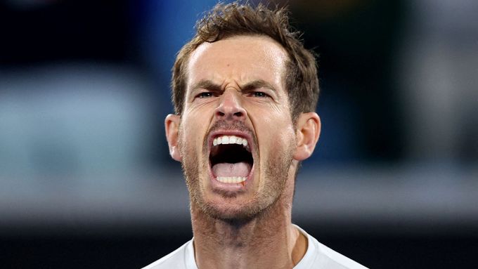 Andy Murray slaví vítězství nad Thanasisem Kokkinakisem