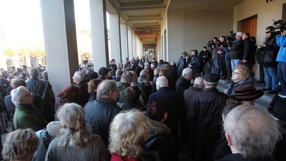 Foto: S Ransdorfem se rozloučily stovky lidí. Přišli Grebeníček, Kavan i Semelová