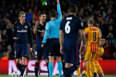 Obránce Atlética víří vody: Barcelona je chráněná, UEFA má strach z jejího vypadnutí