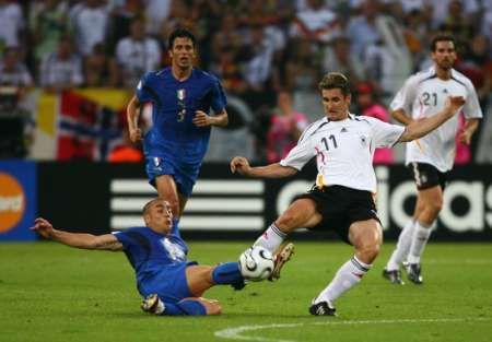 Itálie - Německo: Cannavaro, Klose