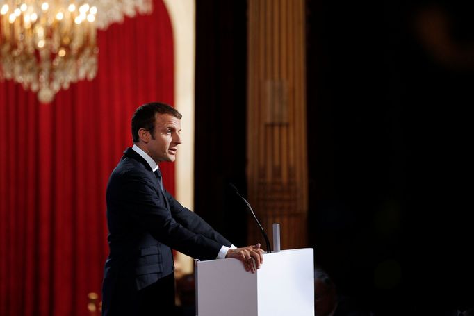 Emmanuel Macron na tiskové konferenci v Elysejském paláci.