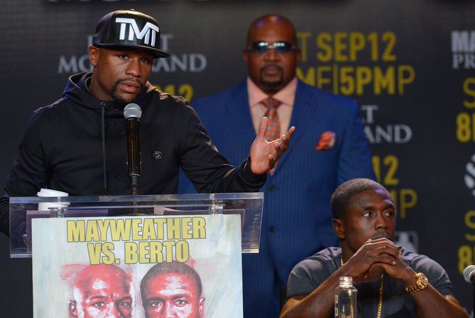 Tisková konference Floyd Mayweather vs. André Berto