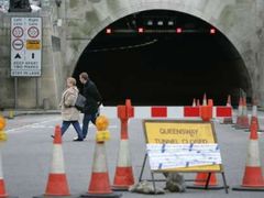 V obou zemích se zatím nejviditelnějí stávkuje v dopravě. Liverpoolský tunel zůstal dnes uzavřen.
