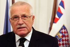Exkluzivně: Vojenská špionáž líčila na Václava Klause