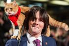 Uhynul slavný britský kocour Bob. Majitele vyléčil z drog a inspiroval k bestselleru