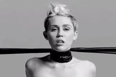 Kontroverzní klip Miley Cyrus stáhli z porno festivalu