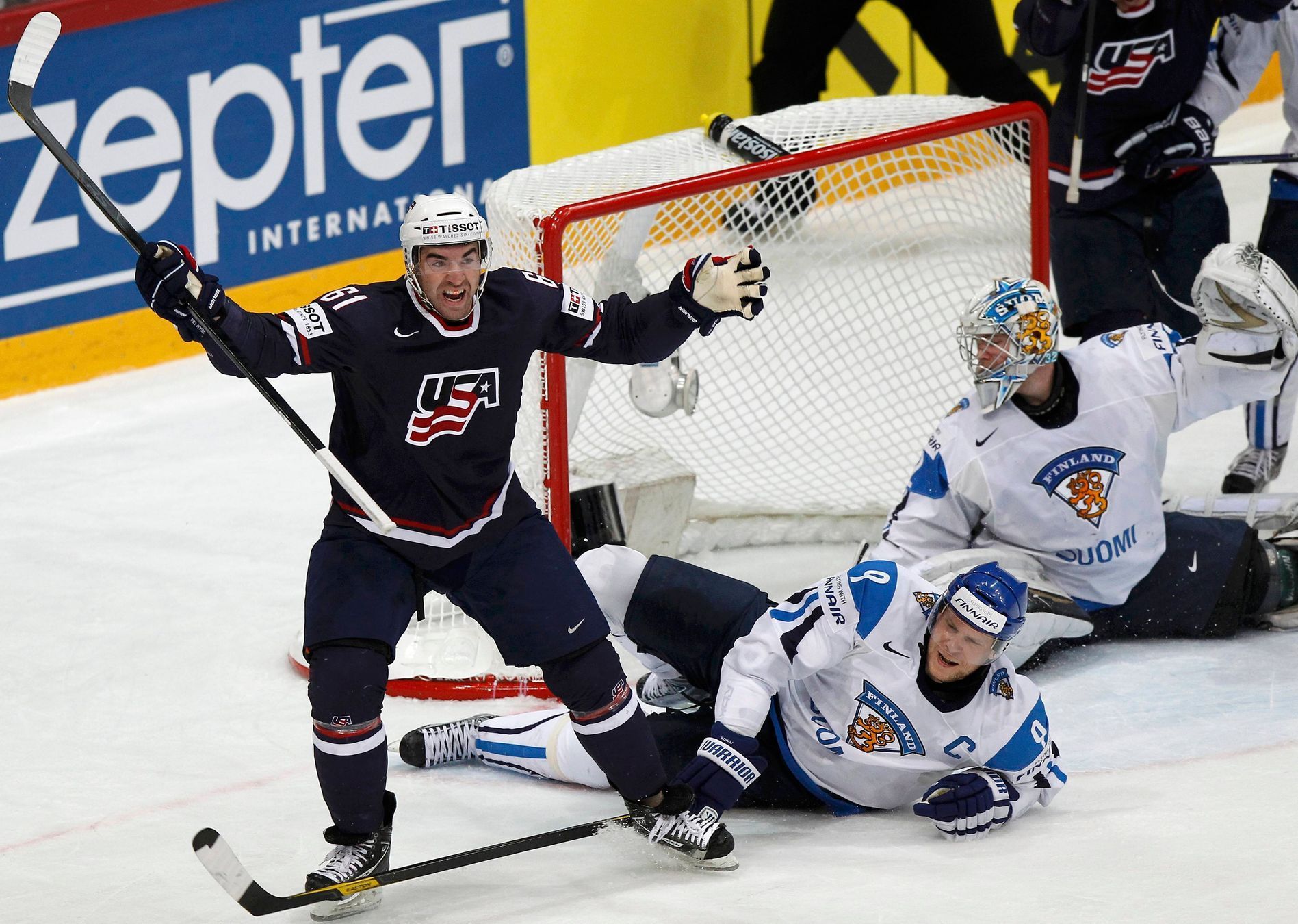 Palmieri slaví gól v zápase USA - Finsko