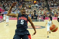 Uragán po přestávce poslal Američany přes Litvu do finále MS