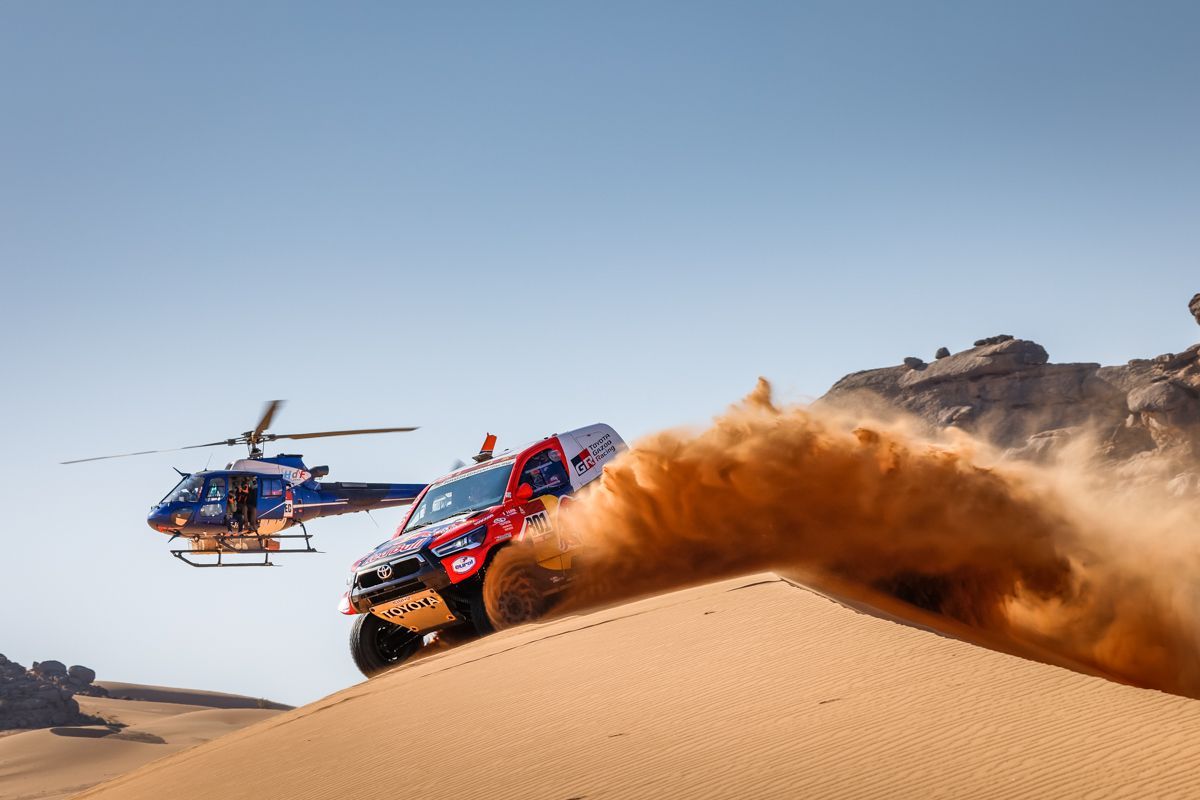 Násir Al Attíja (Toyota) v 2. etapě Rallye Dakar 2021
