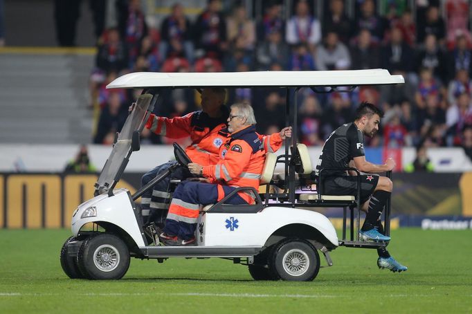 Zraněný David Hovorka v utkání 14. kola F:L Plzeň - Slavia