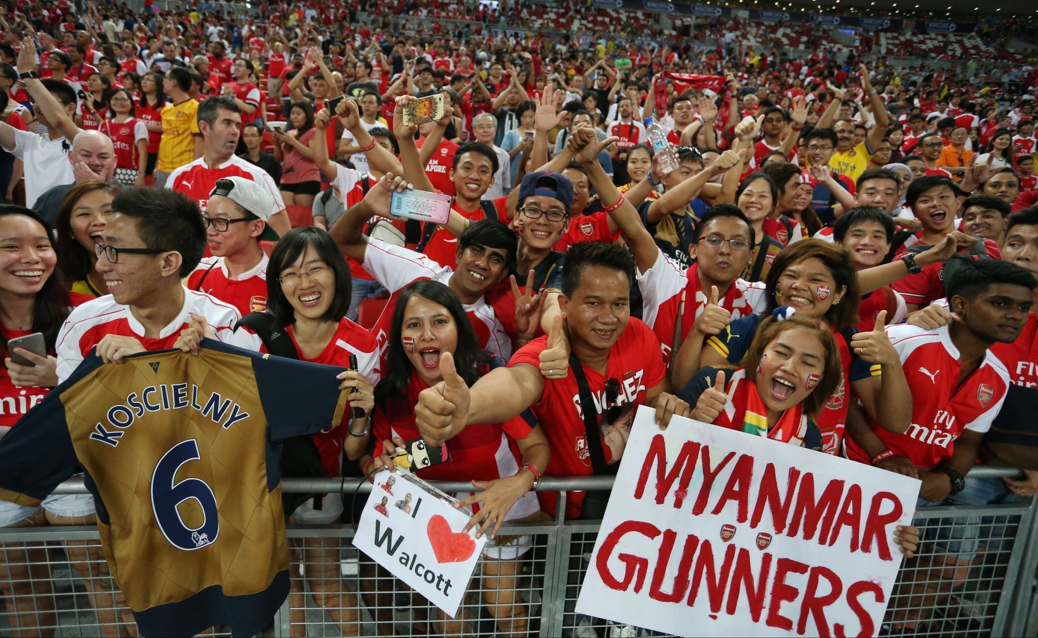 Finále  Asia Trophy, Arsenal-Everton: singapurští fanoušci Arsenalu