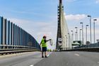 Správa komunikací uzavřela most v Praze. Bude měřit tři kilometry nosných lan