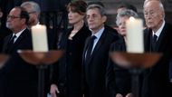 Chiraka v roce 2007 vystřídal ve funkci Nicolas Sarkozy. Když politik minulý týden zemřel, prohlásil: "Dnes mizí část mého života." Podle něj "ztělesňoval Francii oddanou svým univerzálním hodnotám". Na snímku zleva bývalý prezident Francois Hollande, bývalá první dáma Carla Bruniová, Nicolas Sarkozy a exprezident Valéry Giscard d'Estaing.