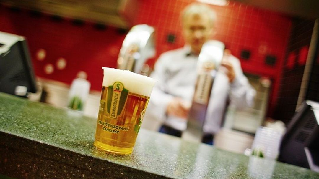 Čeští fanoušci a pivo: V O2 Areně se vypije 30 tisíc piv za patnáct minut!